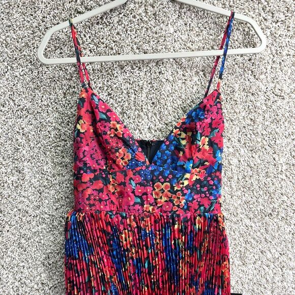 Lulus Dress Womens XS Sincerely Gorgeous Red Floral Pleated Fit & Flare Midi NWT - Picture 3 of 8